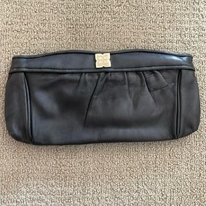 Black clutch